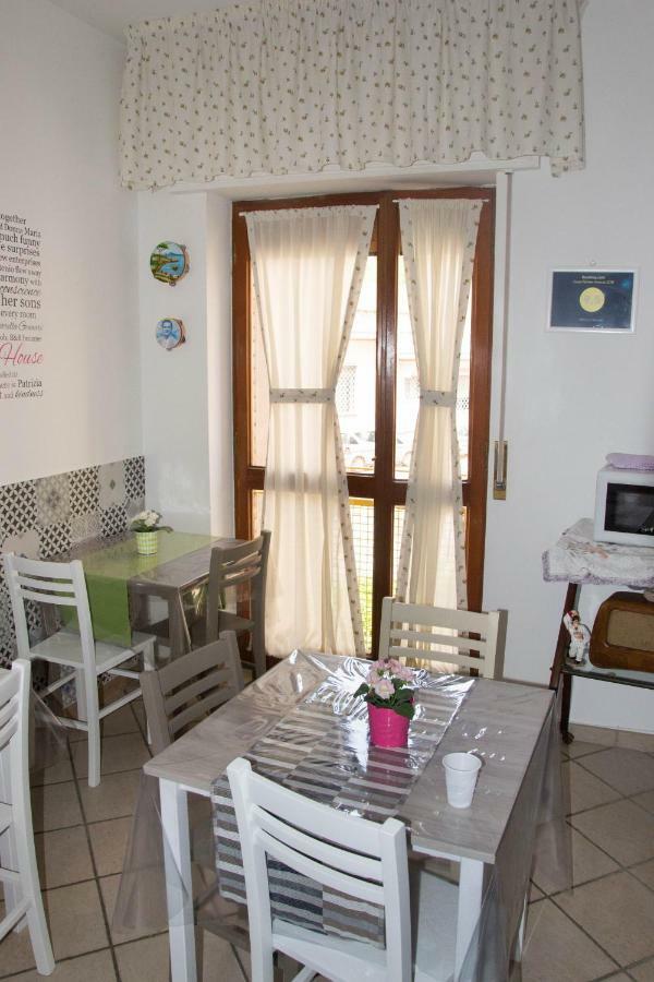 Mary'S House Bed & Breakfast เนเปิลส์ ภายนอก รูปภาพ